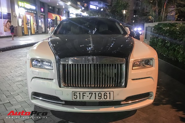 Rolls-Royce Wraith hai tông màu độc đáo của đại gia y tế - Ảnh 4. Rolls-Royce Wraith hai tông màu độc đáo của đại gia y tế - Ảnh 4.