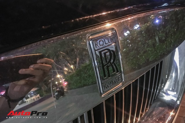 Rolls-Royce Wraith hai tông màu độc đáo của đại gia y tế - Ảnh 10.