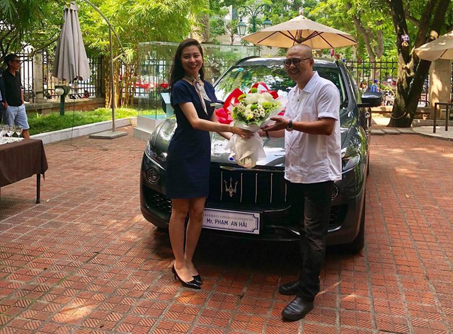 Gia đình vlogger HuyMe, Trang Lou tậu Maserati Levante hơn 5 tỷ đồng - Ảnh 1.