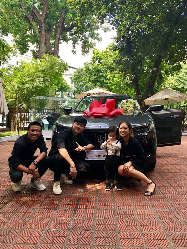 Gia đình vlogger HuyMe, Trang Lou tậu Maserati Levante hơn 5 tỷ đồng - Ảnh 3.
