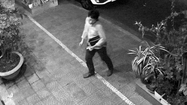 Người đàn ông Hàn Quốc "đột nhập" xe ô tô của người dân ở Đà Nẵng lúc nửa đêm