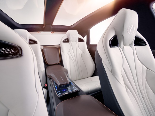 Lexus hé lộ chủ lực bí ẩn mới, liệu có phải LF-1? - Ảnh 4. Lexus hé lộ chủ lực bí ẩn mới, liệu có phải LF-1? - Ảnh 4.