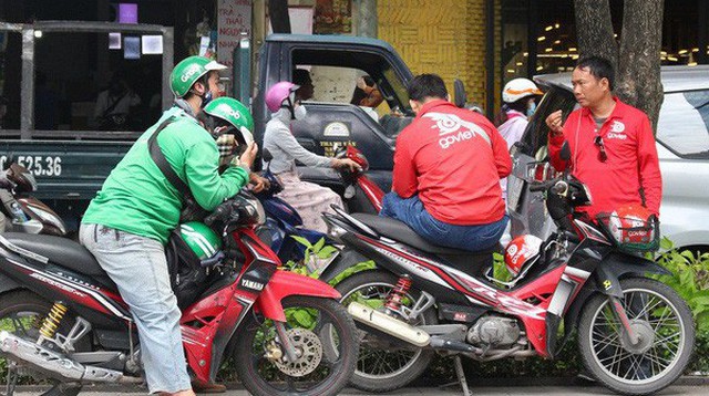 Go-Viet dừng khuyến mãi 9.000 đồng/cuốc vào giờ cao điểm, nhiều khách hàng chuyển sang Grab, tài xế phản ứng trái chiều