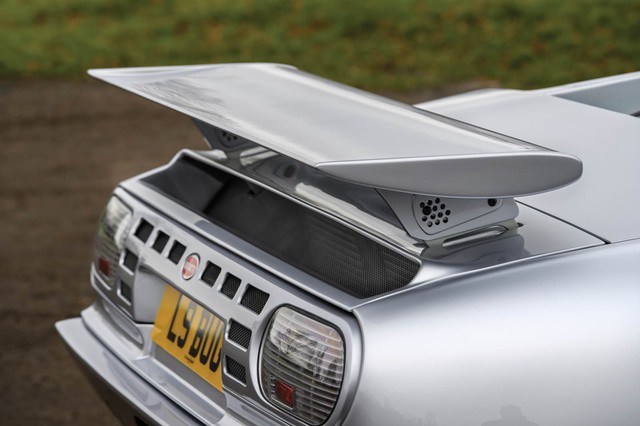 Không phải Veyron hay Chiron, EB110 SS mới là chiếc Bugatti tuyệt vời nhất - Ảnh 4. Không phải Veyron hay Chiron, EB110 SS mới là chiếc Bugatti tuyệt vời nhất - Ảnh 4.