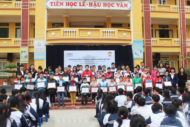 GM Việt Nam trao tặng học bổng Chevrolet chào năm mới - Ảnh 1.