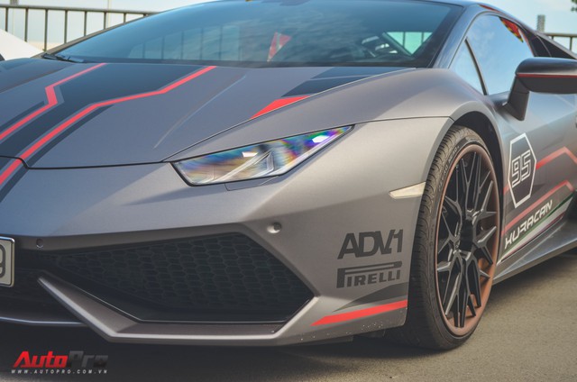 Lamborghini Huracan khoác decal chiến binh tại Sài Gòn - Ảnh 5. Lamborghini Huracan khoác decal chiến binh tại Sài Gòn - Ảnh 5.