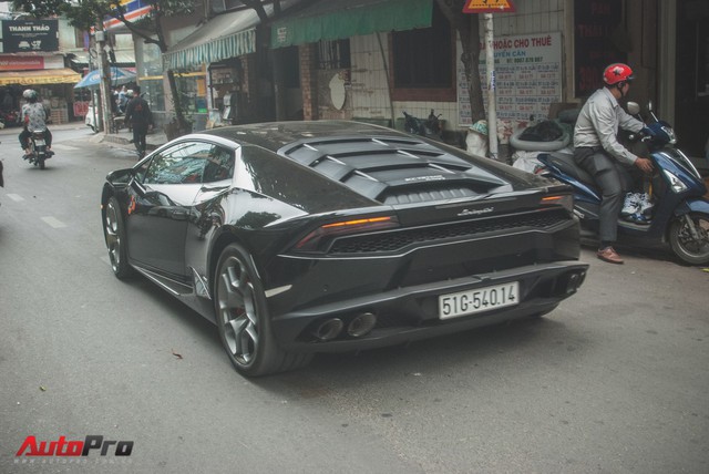 Lamborghini Huracan đen độc nhất Việt Nam về tay đại gia Bitcoin - Ảnh 1.