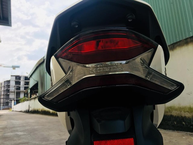 Hé lộ Honda PCX 2018 trước khi lên kệ - Ảnh 5.