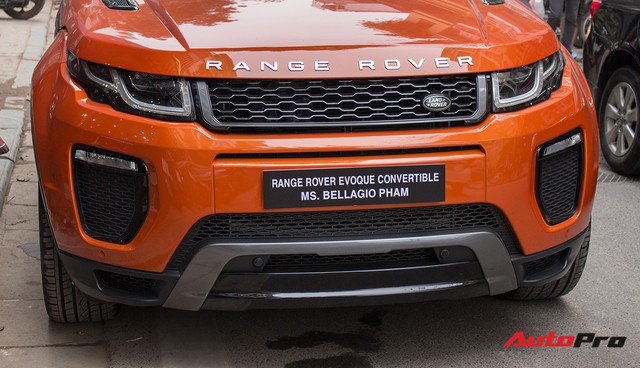 Range Rover Evoque Convertible của nữ Biker nổi tiếng xuống phố - Ảnh 14.