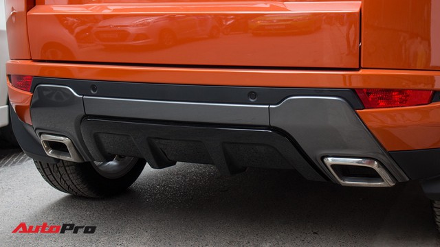 Range Rover Evoque Convertible của nữ Biker nổi tiếng xuống phố - Ảnh 11.