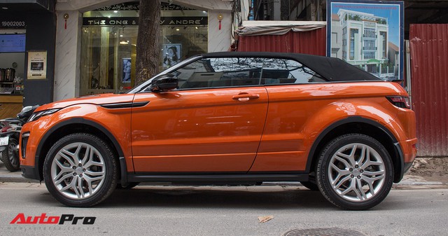 Range Rover Evoque Convertible của nữ Biker nổi tiếng xuống phố - Ảnh 5.