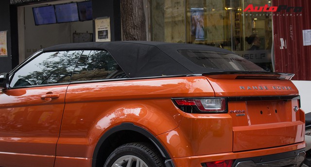 Range Rover Evoque Convertible của nữ Biker nổi tiếng xuống phố - Ảnh 16.