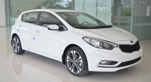 Thuế giảm, hàng loạt xe Kia đồng loạt hạ giá đầu năm 2018 - Ảnh 1. Thuế giảm, hàng loạt xe Kia đồng loạt hạ giá đầu năm 2018 - Ảnh 1.