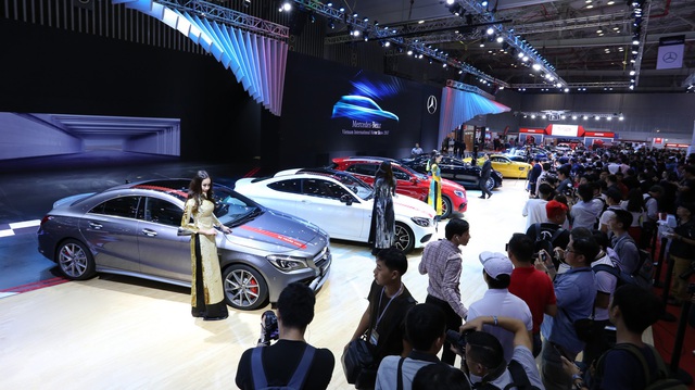 Mercedes-Benz là “hãng xe sang bán chạy nhất Việt Nam năm 2017”