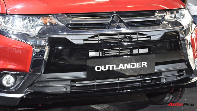 Mitsubishi Outlander bất ngờ có thêm bản Black Edition tại Việt Nam - Ảnh 3.