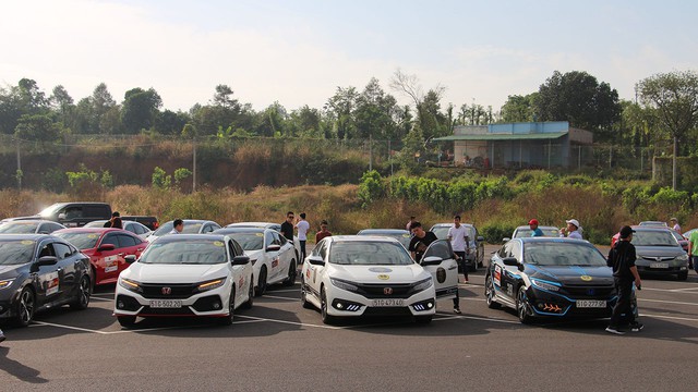 Được hộ tống bằng Ford F-150, hàng chục chiếc Honda Civic chạy tour gần 400 km tại Việt Nam - Ảnh 6.