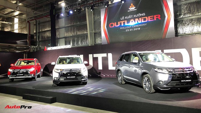Mitsubishi Outlander CKD xuất xưởng với giá từ 808 triệu đồng, tạo sức ép lên Honda CR-V - Ảnh 1.