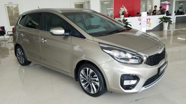 Cạnh tranh Toyota Innova, Kia Rondo giảm giá 55 triệu đồng