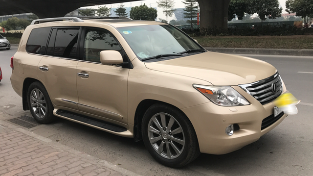 "Chuyên cơ mặt đất" Lexus LX570 hạ giá một nửa sau 9 năm sử dụng