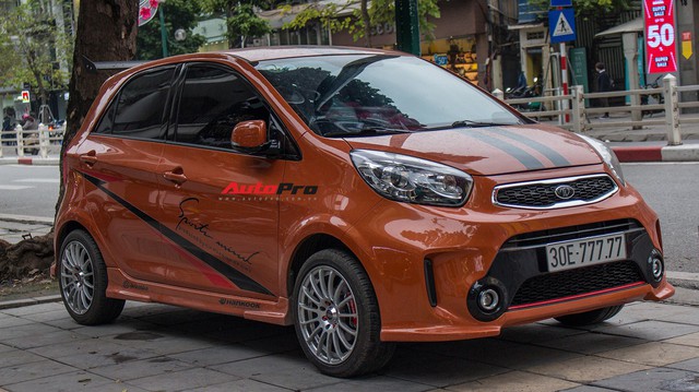 Chạm mặt Kia Morning giá gần 1 tỷ đồng, mang biển ngũ quý 7 tại Hà Nội