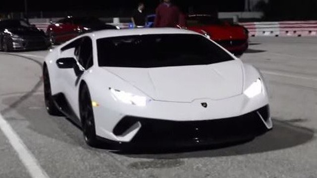 Tay đua 17 tuổi thiết lập kỷ lục tốc độ với Lamborghini Huracan Performante