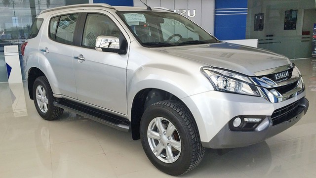 Isuzu mu-X được thanh lý với giá thấp hơn 600 triệu đồng so với Toyota Fortuner