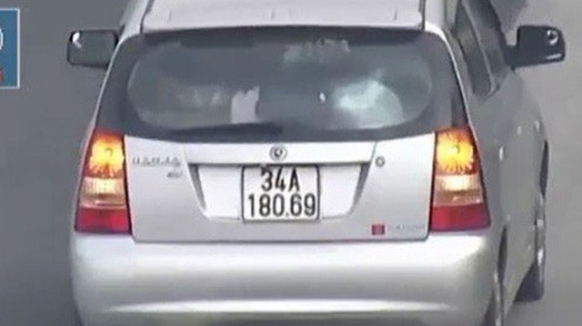 Video: Ô tô đi lùi hơn 1km trên cao tốc Hà Nội – Hải Phòng