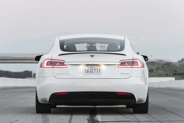 Chồng siêu mẫu Ngọc Thạch tậu Tesla Model S tăng tốc từ 0 – 100 km trong 2,7 giây - Ảnh 6.