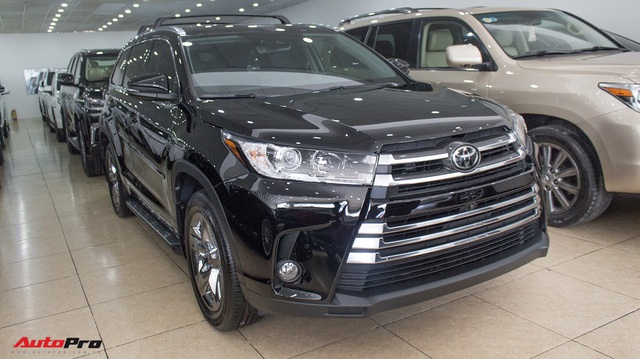 Toyota Highlander Limited 2017 về Việt Nam, giá cao hơn Land Cruiser chính hãng