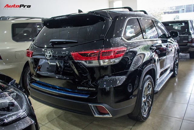 Toyota Highlander Limited 2017 về Việt Nam, giá cao hơn Land Cruiser chính hãng - Ảnh 10. Toyota Highlander Limited 2017 về Việt Nam, giá cao hơn Land Cruiser chính hãng - Ảnh 10.