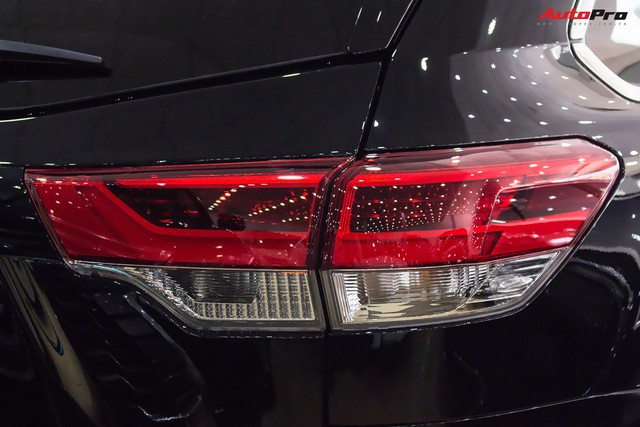 Toyota Highlander Limited 2017 về Việt Nam, giá cao hơn Land Cruiser chính hãng - Ảnh 12. Toyota Highlander Limited 2017 về Việt Nam, giá cao hơn Land Cruiser chính hãng - Ảnh 12.