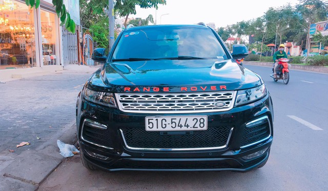 Ô tô Trung Quốc độ “lên” xe sang Range Rover tại Sài Gòn - Ảnh 2.
