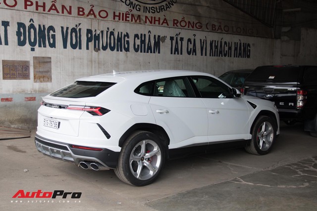 Siêu SUV Lamborghini Urus đầu tiên Việt Nam của Minh Nhựa ra biển lộc - Ảnh 4.