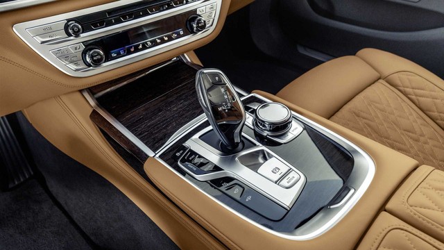 BMW 7-Series chính thức ra mắt - thách thức Mercedes-Benz S-Class - Ảnh 13.