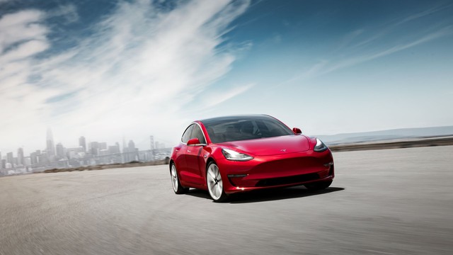 Đánh bại Mercedes-Benz lẫn BMW, Tesla trở thành thương hiệu sở hữu xe sang bán chạy nhất Mỹ trong năm qua - Ảnh 1.