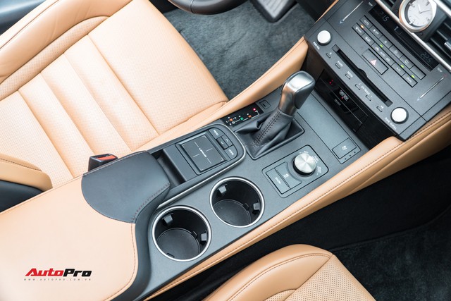 Độc nhất sàn xe cũ, Lexus RC 200t treo giá 2,7 tỷ đồng - Ảnh 15. Độc nhất sàn xe cũ, Lexus RC 200t treo giá 2,7 tỷ đồng - Ảnh 15.