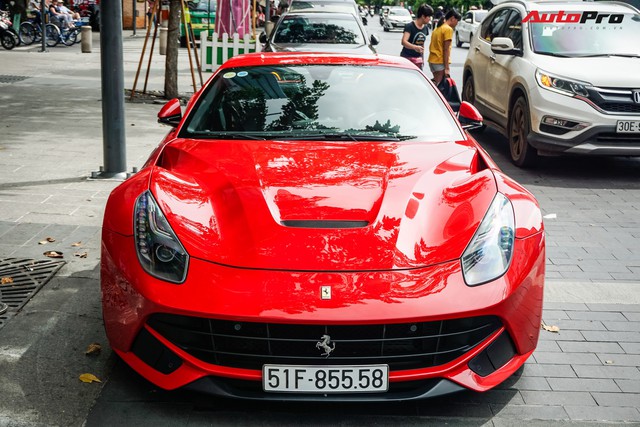 Ferrari F12 Berlinetta đặc biệt nhất Việt Nam của đại gia đồng hồ chục tỷ tại Hà Nội tiến vào Sài Gòn - Ảnh 4.