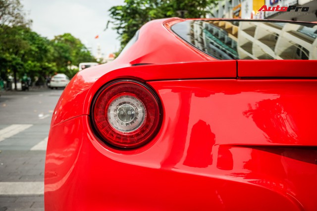 Ferrari F12 Berlinetta đặc biệt nhất Việt Nam của đại gia đồng hồ chục tỷ tại Hà Nội tiến vào Sài Gòn - Ảnh 7.