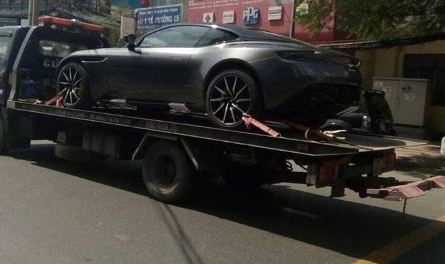 Aston Martin DB11 sử dụng động cơ V8 bất ngờ xuất hiện tại Việt Nam - Ảnh 2.