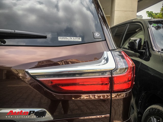 Đại gia Sài Gòn vung tay sắm Lexus LX570 màu lạ, đeo biển số tứ quý 9 - Ảnh 6. Đại gia Sài Gòn vung tay sắm Lexus LX570 màu lạ, đeo biển số tứ quý 9 - Ảnh 6.