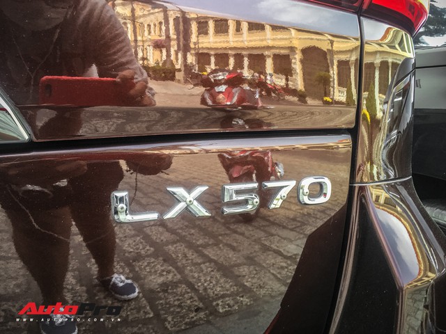Đại gia Sài Gòn vung tay sắm Lexus LX570 màu lạ, đeo biển số tứ quý 9 - Ảnh 7.
