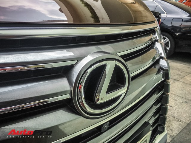 Đại gia Sài Gòn vung tay sắm Lexus LX570 màu lạ, đeo biển số tứ quý 9 - Ảnh 3.