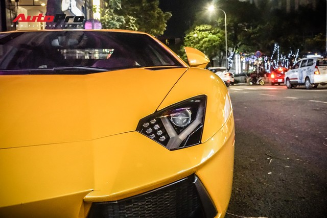Bộ đôi Lamborghini Aventador và Huracan đi ăn đêm tại Sài Gòn - Ảnh 3.