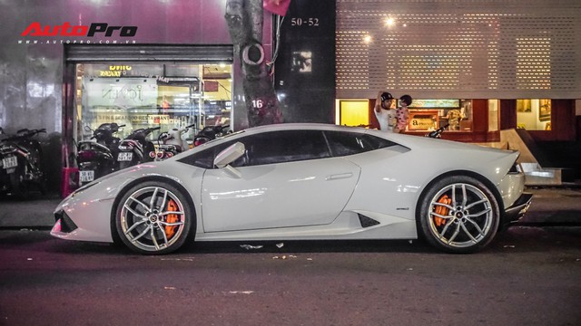Bộ đôi Lamborghini Aventador và Huracan đi ăn đêm tại Sài Gòn - Ảnh 6.