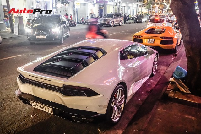 Bộ đôi Lamborghini Aventador và Huracan đi ăn đêm tại Sài Gòn - Ảnh 7.