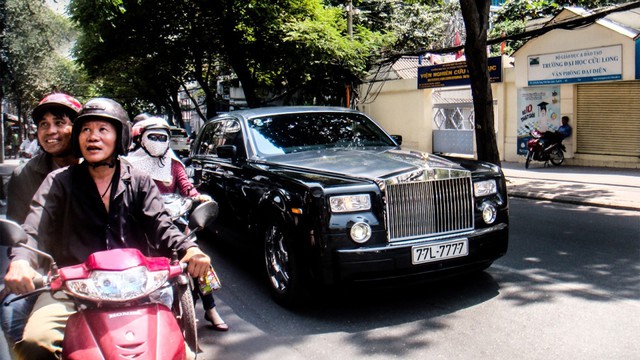 Chiếc Rolls-Royce Phantom chính hãng đầu tiên và độc nhất Việt Nam gắn liền với tên tuổi bà Dương Thị Bạch Diệp - Ảnh 5. Chiếc Rolls-Royce Phantom chính hãng đầu tiên và độc nhất Việt Nam gắn liền với tên tuổi bà Dương Thị Bạch Diệp - Ảnh 5.