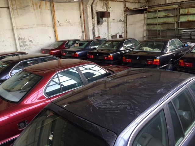 Kho báu giữa đời thực: Tìm thấy 11 chiếc BMW 5-Series 1994 chưa từng sử dụng - Ảnh 5.