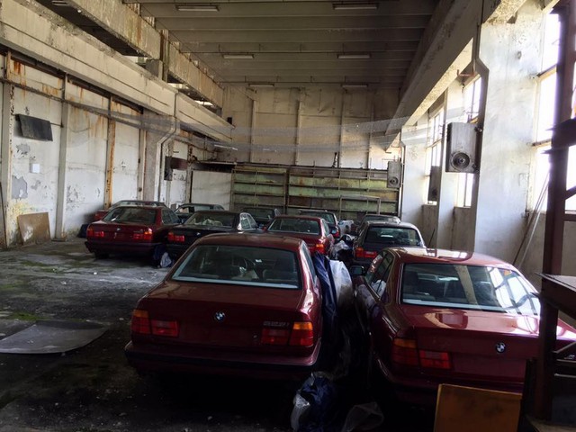 Kho báu giữa đời thực: Tìm thấy 11 chiếc BMW 5-Series 1994 chưa từng sử dụng - Ảnh 3.