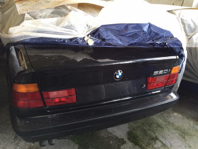 Kho b&aacute;u giữa đời thực: T&igrave;m thấy 11 chiếc BMW 5-Series 1994 chưa từng sử dụng - Ảnh 2.