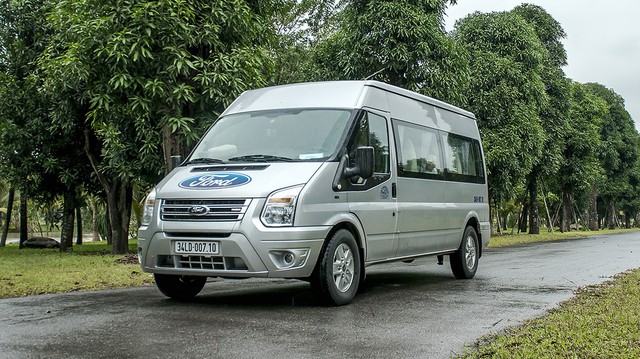 Ford Transit 2019 giảm giá, tăng thời gian bảo hành, cạnh tranh Hyundai Solati